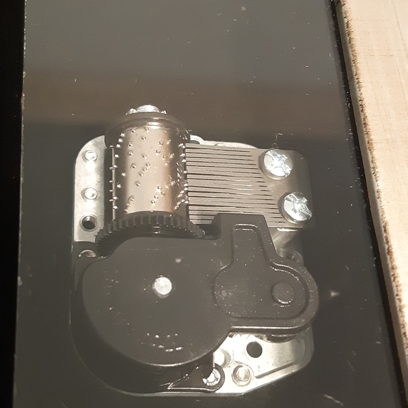 BABY GIRL DECORATIVE MUSIC BOX,MEGERMENTS 8W×6H BOX IS SILVER TONE, BLACK VELVET - Picture 7 of 11